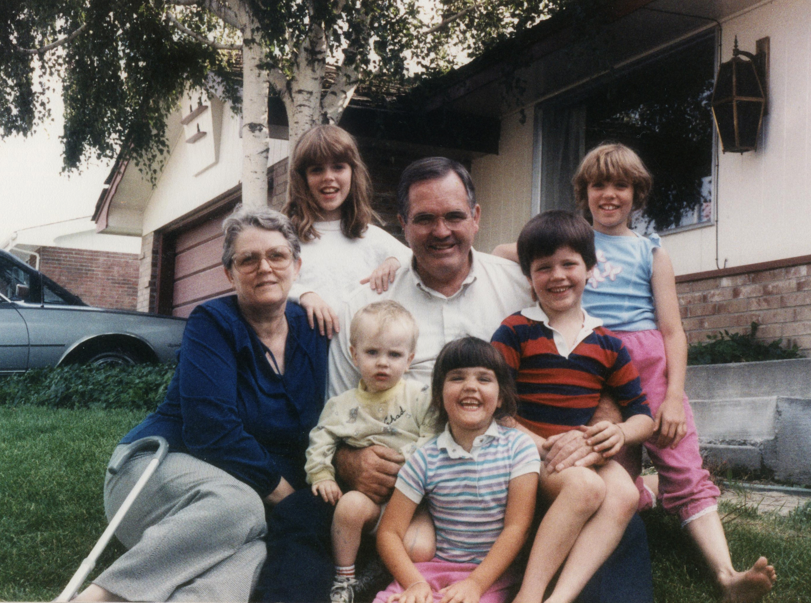 PETERSON, Grandma and Grandpa with Kent kids, 1987